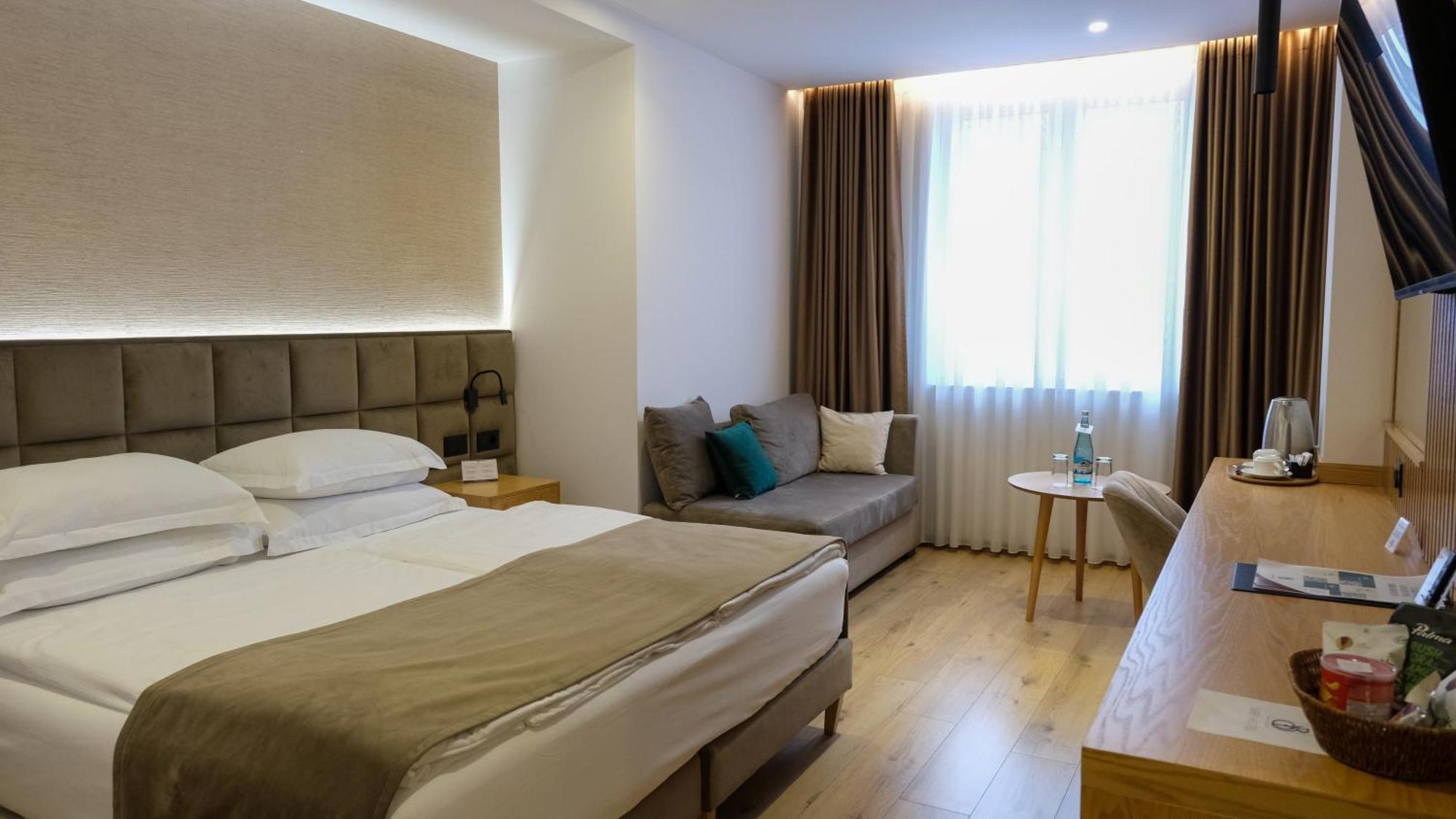 Sibb Hotel Tirana Exterior photo
